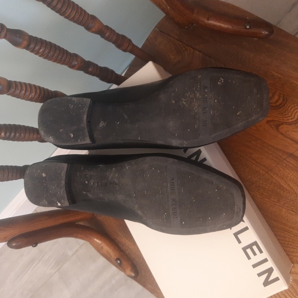 Black Anne Klein EUC Flats with Original Box - Picture 2 of 6